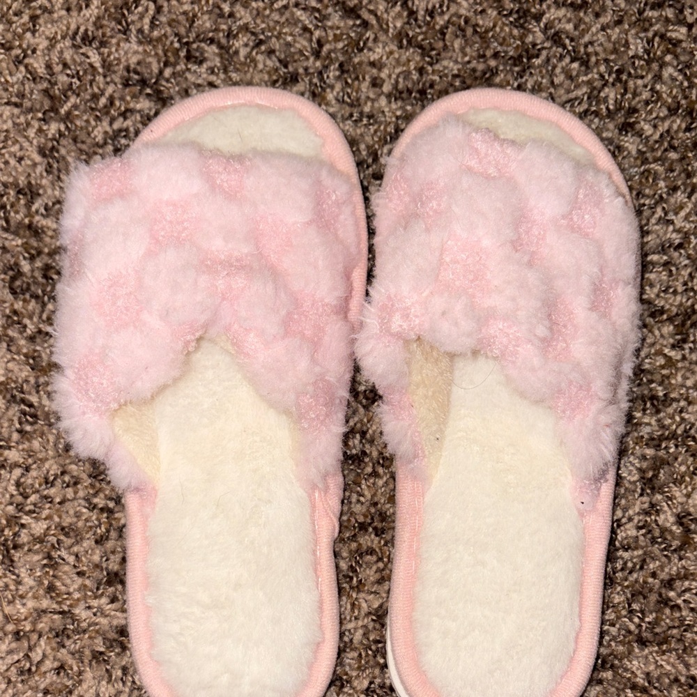 Cozy Pink Fuzzy Women's Slippers